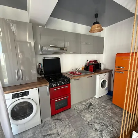 Emanuel Luxury Lägenhet *